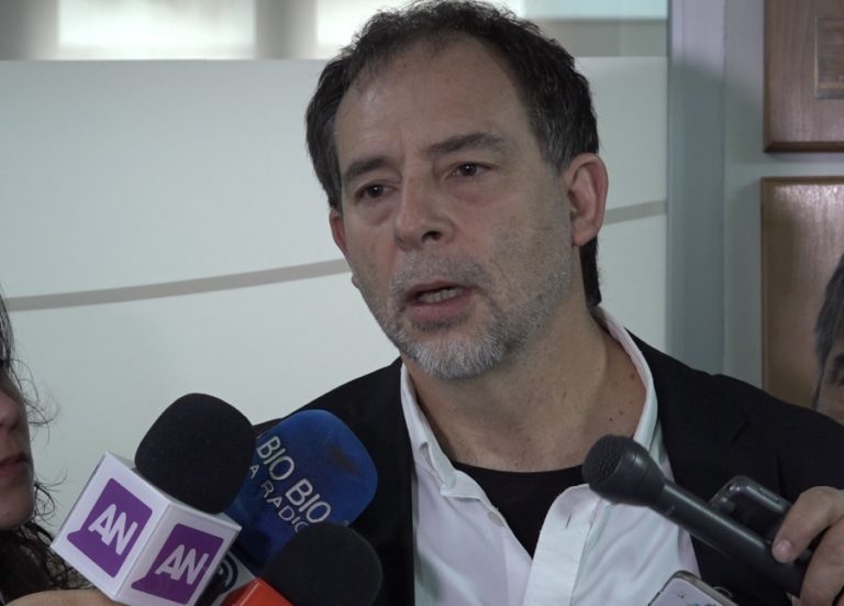 Girardi anuncia ley que crea oferta de diálisis pública en hospitales y municipios