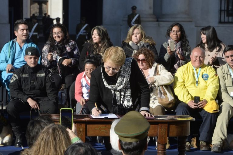Presidenta Bachelet promulgó Tenencia Responsable de Mascotas
