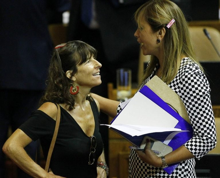 Diputadas PPD critican a Carabineros tras posible sanción a funcionaria por derecho a amamantar a su bebé