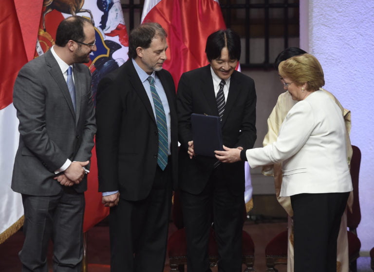 Vicepresidente del Senado propone unir Chile y Japón con cable interoceánico.