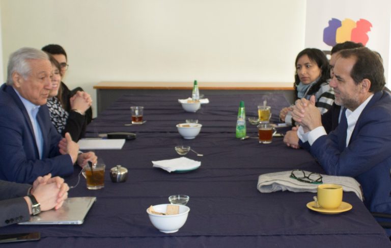 Mesa directiva se reúne con presidente y dirigentes del FRVS
