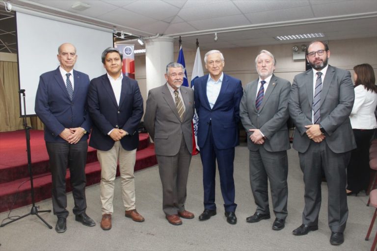 Heraldo Muñoz dicta charla por La Haya en Universidad de Antofagasta