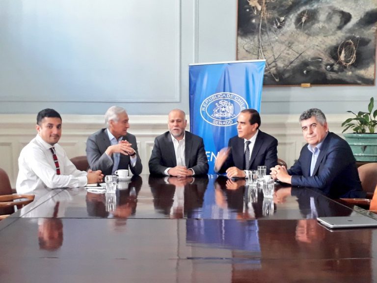 Timoneles del PPD, PS y PR insisten en que el Gobierno abra el diálogo