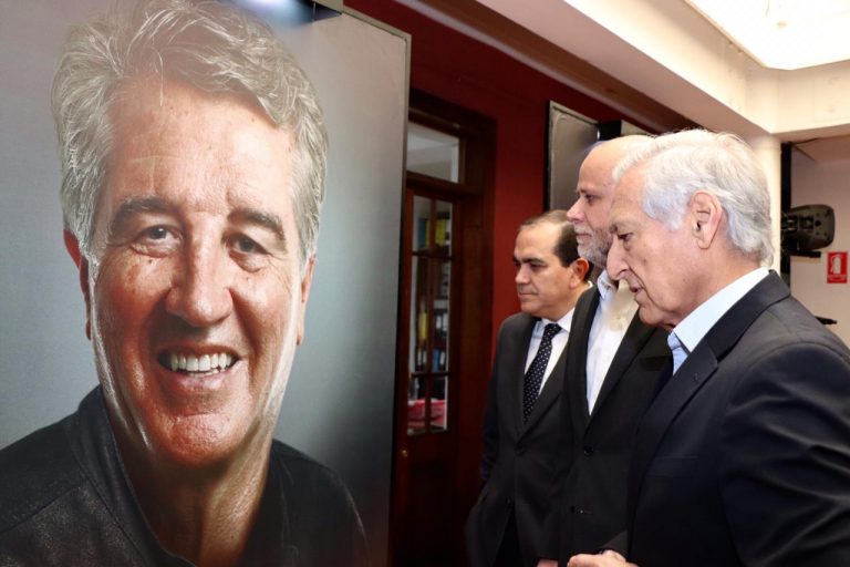 Directiva PPD participa en relanzamiento de muestra “Vivos Recuerdos” en el PS
