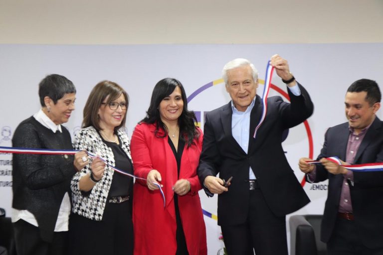 Con conversatorio sobre el futuro del PPD se inauguró nueva sala de eventos
