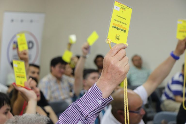 Sólido respaldo de bases Partido Por la Democracia a actual directiva nacional: 95% pidió postergar elecciones por un plazo máximo de un año