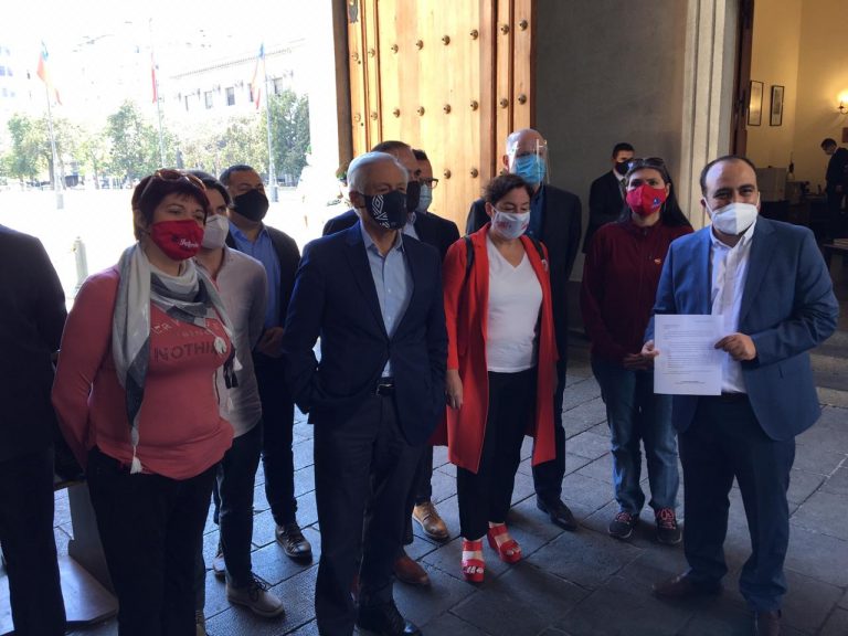 Heraldo Muñoz valora rápida respuesta del Gobierno para atrasar toque de queda el domingo, pero reitera necesidad de transporte gratuito