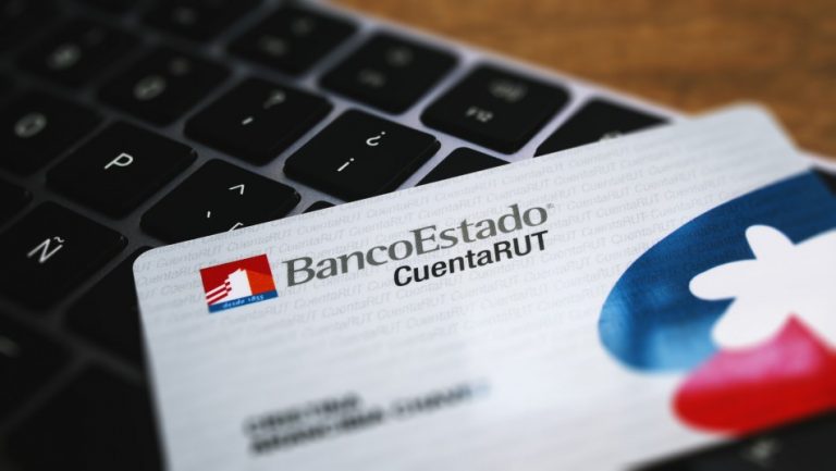 Presidente PPD critica recambio de tarjetas de Banco Estado: “Es una torpeza criminal”