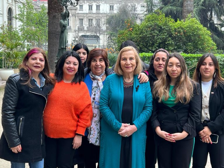 Mujeres del PPD protestan contra enmiendas republicanas que ponen en peligro el aborto 3 causales