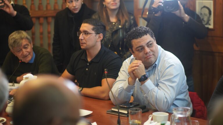Presidentes y secretarios generales buscan fórmulas para 14 comunas pendientes en pacto electoral