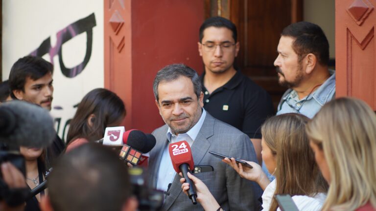 Senador Quintana llama a reformar sistema político: ‘’Fragmentación con 30 o más partidos no es sostenible”