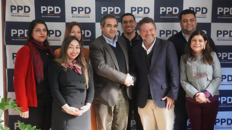 Claudio Orrego recibe respaldo del PPD para la Gobernación de la RM