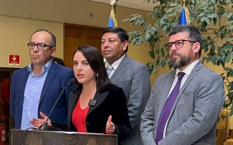 Bancada PPD-Ind. presenta proyecto de ley que busca rebajar de manera universal las cuentas de la luz en un 10%