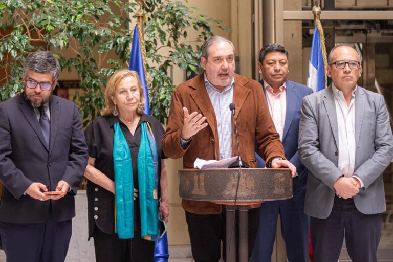Bancada PPD-Independientes propone que se suspendan beneficios sociales a evasores del transporte público
